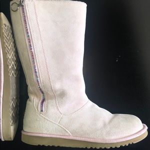 UGG’s baby pink never worn! Thick vegan leather